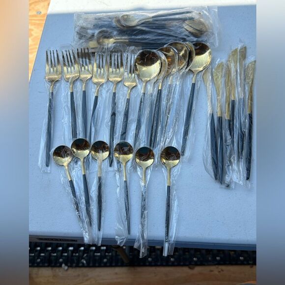 12 place setting Elegant Gold and Black Cutlery Set - Picture 1 of 4